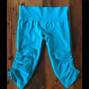 Lululemon in the flow cropped yoga pants
